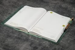 Galen Leather Cover A5 In Pelle Crazy Horse Forest Green 15 Galen Leather Cover A5 In Pelle Crazy Horse Forest Green -Stilo Stile Negozio galen leather cover a5 in pelle crazy horse forest green 7