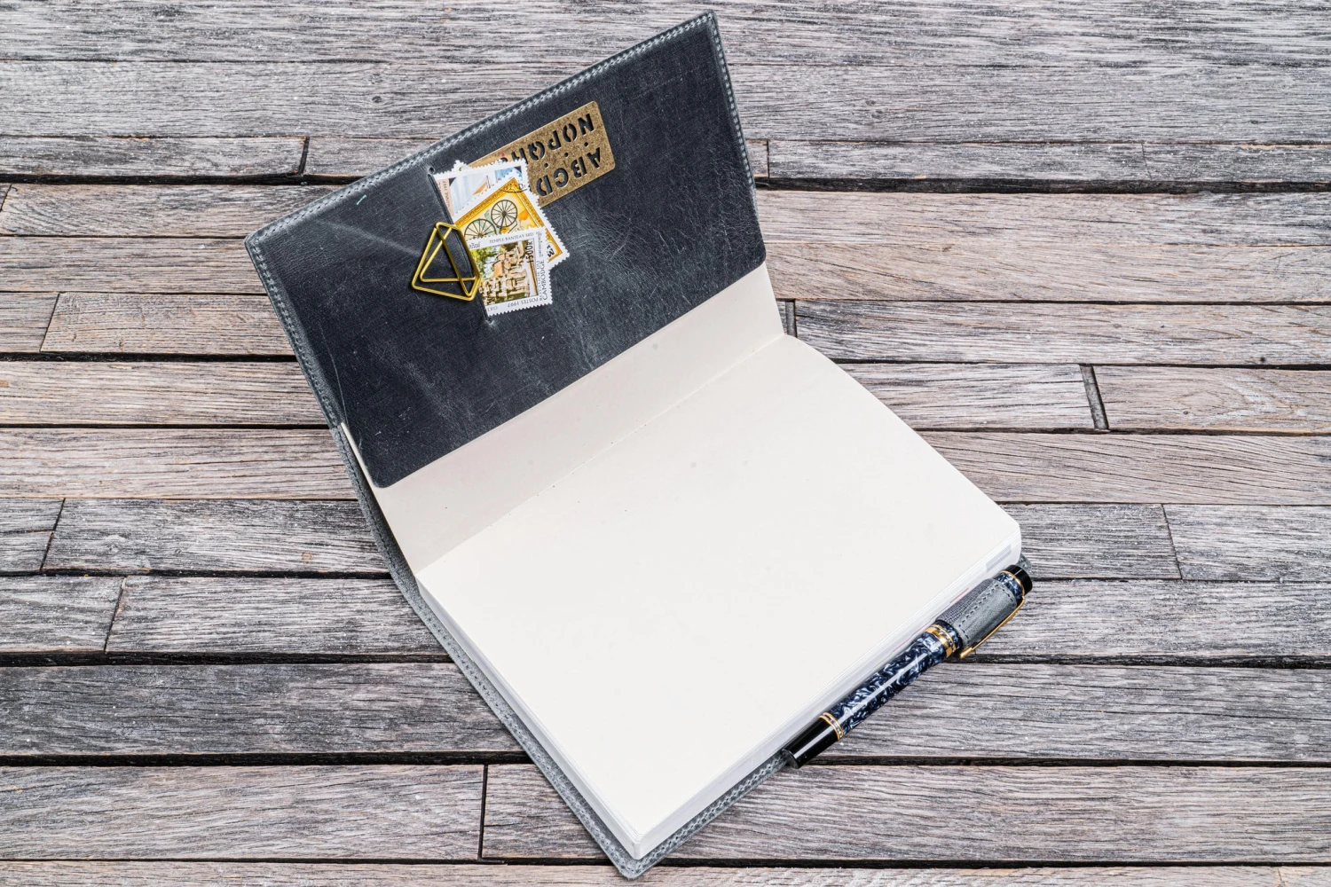 Galen Leather Cover A5 In Pelle Crazy Horse Smoky Grey 4 Galen Leather Cover A5 In Pelle Crazy Horse Smoky Grey - immagine 4