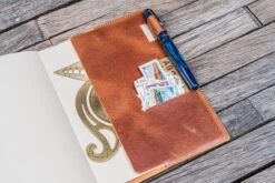 Galen Leather Cover A5 In Pelle Crazy Horse Tan 9 Galen Leather Cover A5 In Pelle Crazy Horse Tan -Stilo Stile Negozio galen leather cover a5 in pelle crazy horse tan 3