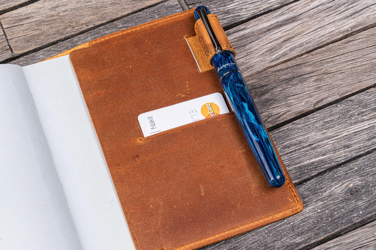 Galen Leather Cover A6 In Pelle Crazy Horse Brown 4 Galen Leather Cover A6 In Pelle Crazy Horse Brown - immagine 4