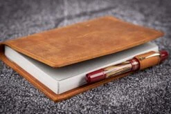 Galen Leather Cover A6 In Pelle Crazy Horse Brown 11 Galen Leather Cover A6 In Pelle Crazy Horse Brown -Stilo Stile Negozio galen leather cover a6 in pelle crazy horse brown 5