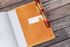 Galen Leather Cover A6 In Pelle Crazy Horse Honey Ochre -Stilo Stile Negozio galen leather cover a6 in pelle crazy horse honey ochre 3