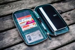 Galen Leather Cover Hobonichi Weeks Con Zip Crazy Horse Forest Green -Stilo Stile Negozio galen leather cover hobonichi weeks con zip crazy horse forest green 2