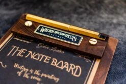 Galen Leather The Note Board Cartella Portablocco In Legno Di Noce 7 Galen Leather The Note Board Cartella Portablocco In Legno Di Noce -Stilo Stile Negozio galen leather the note board cartella portablocco in legno di noce 3