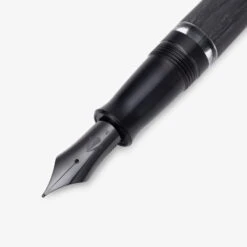 Gravitas Piston Penna Stilografica Carbon Black Edizione Limitata 11 Gravitas Piston Penna Stilografica Carbon Black Edizione Limitata -Stilo Stile Negozio gravitas piston penna stilografica carbon black 3