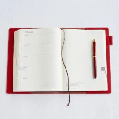 Hobonichi Cover In Pelle (Red) Per Agenda 5 Anni A5 -Stilo Stile Negozio hobonichi cover in pelle red per agenda 5 anni a5 2