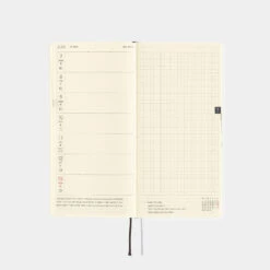 Hobonichi Techo Weeks Masamune Kusano X Junaida: Through The Purple Night Agenda 2025 Settimanale Spring 23 Hobonichi Techo Weeks Masamune Kusano X Junaida: Through The Purple Night Agenda 2025 Settimanale Spring -Stilo Stile Negozio hobonichi techo weeks masamune kusano x junaida through the purple night agenda 2025 settimanale 8