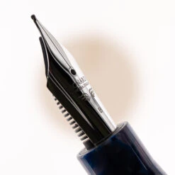 Leonardo Officina Italiana Momento Zero Penna Stilografica Blu Sorrento & Rodio -Stilo Stile Negozio leonardo officina italiana momento zero penna stilografica blu sorrento rodio 3