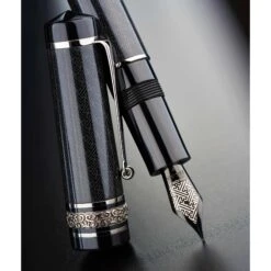 Maiora Alpha Penna Stilografica Dáidalos Edizione Limitata 8 Maiora Alpha Penna Stilografica Dáidalos Edizione Limitata -Stilo Stile Negozio maiora alpha penna stilografica daidalos edizione limitata 3