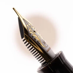 Maiora Ultra Ogiva Golden Age Penna Stilografica Earth & Oro -Stilo Stile Negozio maiora ultra ogiva golden age penna stilografica earth oro 3