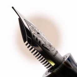 Maiora Ultra Ogiva Golden Age Penna Stilografica Wind & Rodio 9 Maiora Ultra Ogiva Golden Age Penna Stilografica Wind & Rodio -Stilo Stile Negozio maiora ultra ogiva golden age penna stilografica wind rodio 3