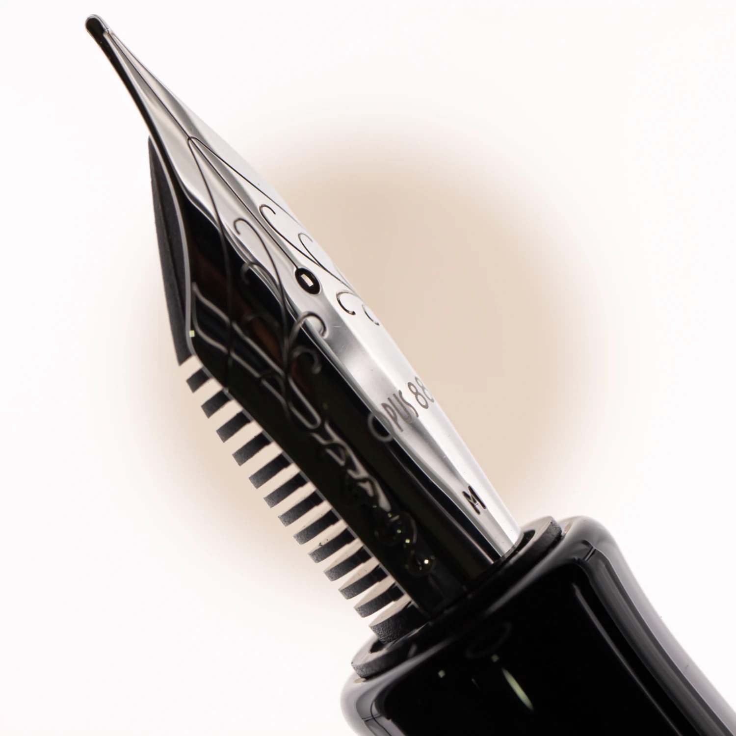 Opus 88 Jazz Solid Color Penna Stilografica Nera 4 Opus 88 Jazz Solid Color Penna Stilografica Nera - immagine 4