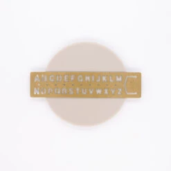 Traveler's Company Brass Segnalibro Con Normografo Alfabetico In Ottone