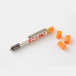 Traveler's Notebook Brass Matita Tokyo Edizione Limitata 7 Traveler's Notebook Brass Matita Tokyo Edizione Limitata -Stilo Stile Negozio traveler s notebook brass matita tokyo edizione limitata 3