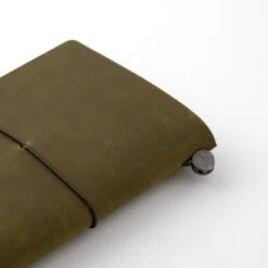 Traveler's Notebook Passport Size Olive 10 Traveler's Notebook Passport Size Olive -Stilo Stile Negozio traveler s notebook passport size olive 2