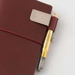 Traveler's Notebook Portapenne Love And Trip Red Edizione Limitata -Stilo Stile Negozio traveler s notebook portapenne per regular e passport size love and trip red edizione limitata 3