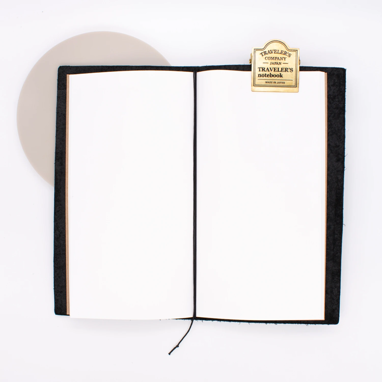 Traveler's Notebook Refill 030 Clip In Ottone TRC Logo 3 Traveler's Notebook Refill 030 Clip In Ottone TRC Logo - immagine 3