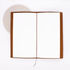 Traveler's Notebook Regular Size Camel -Stilo Stile Negozio traveler s notebook regular size camel 3